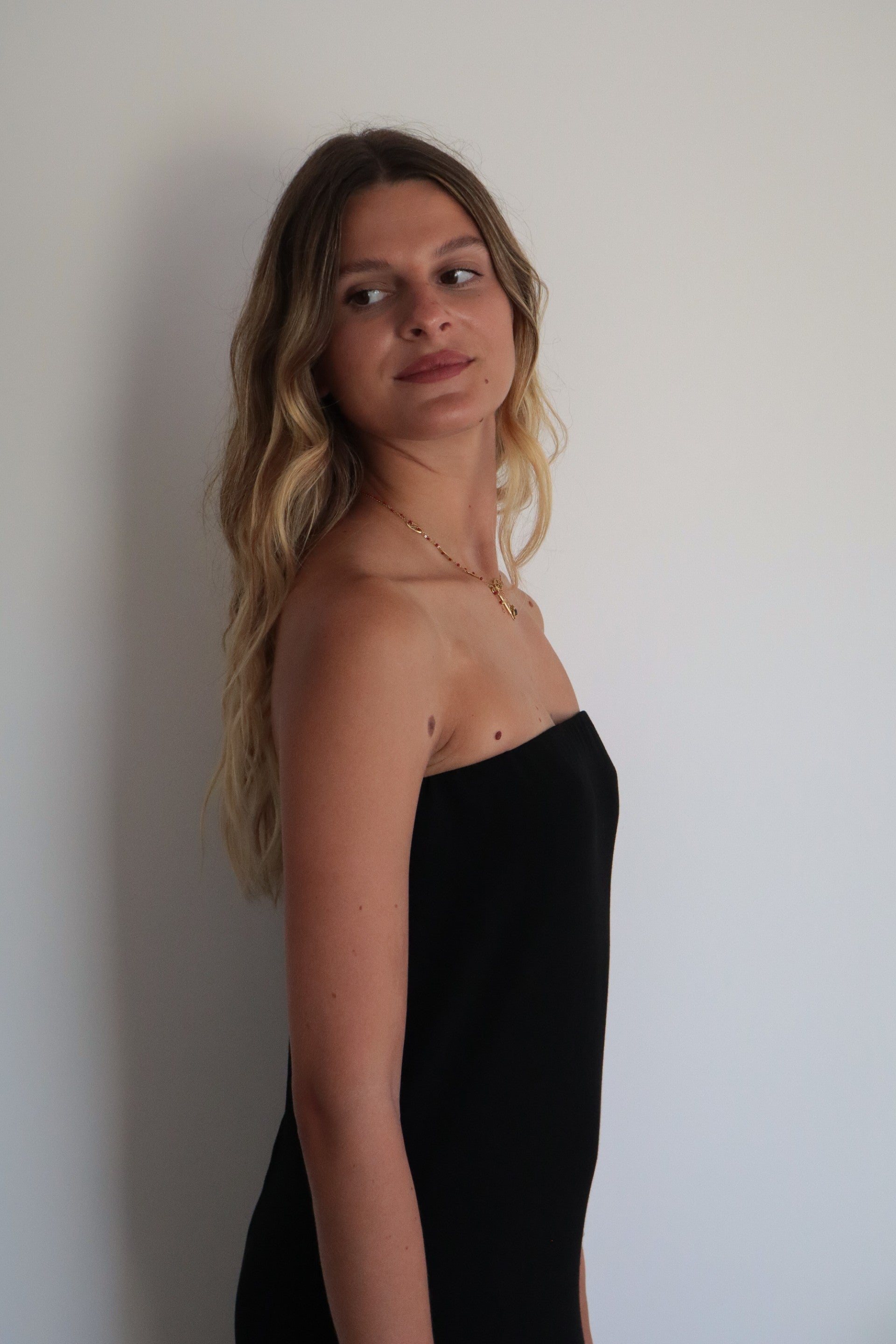 Robe longue noire minimaliste fabriquée en France par Pearl