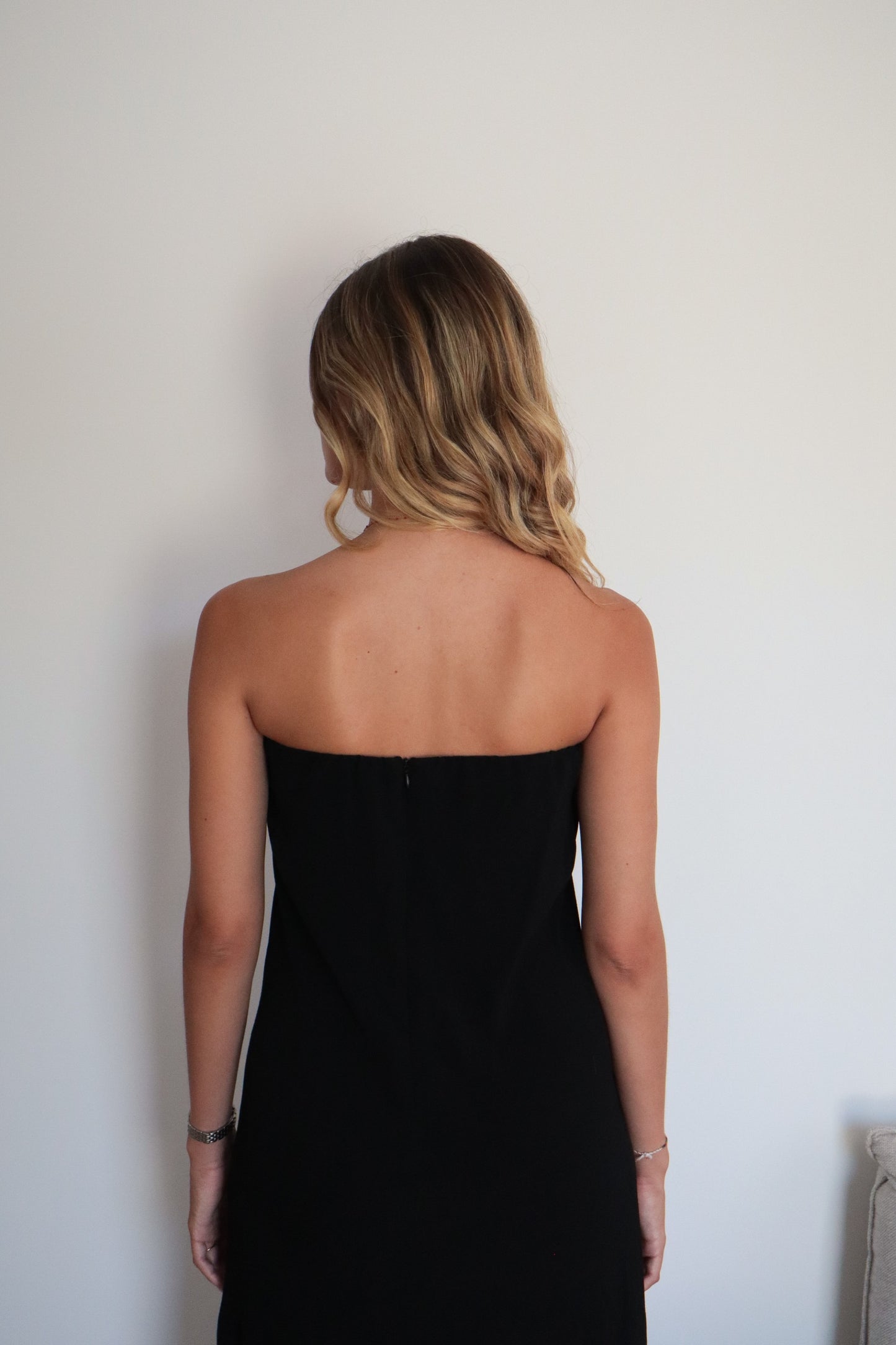 Robe longue noire minimaliste fabriquée en France par Pearl